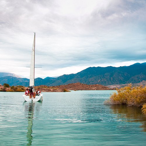 Tours en Velero en Dique Potrerillos: Sail Tour y Sailing & Wine 2