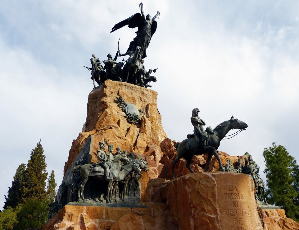City Tour Mendoza: Historia, Cultura y el Oasis Urbano 2